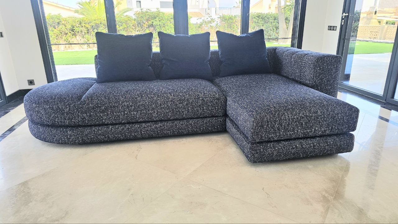 Sofá con chaise longue en Valencia 2