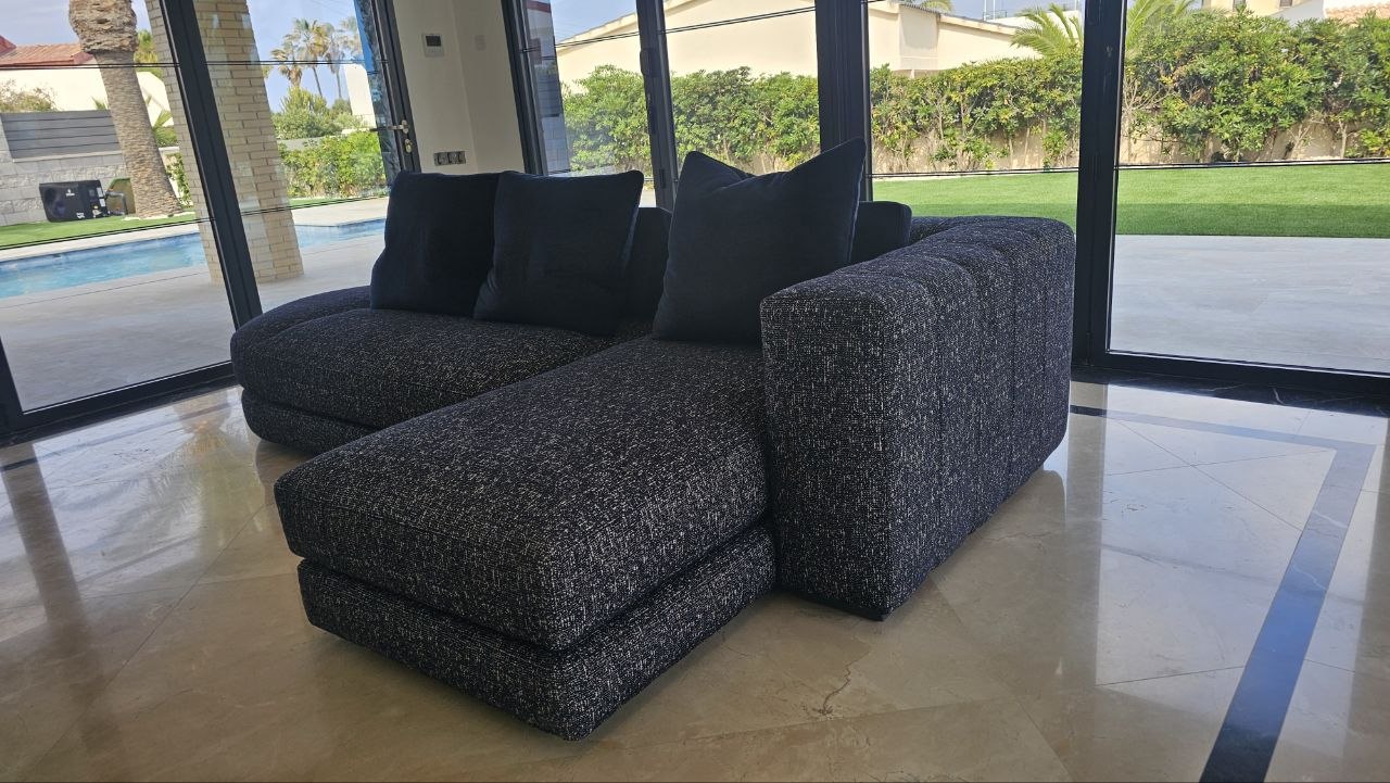 Sofá con chaise longue en Valencia 11