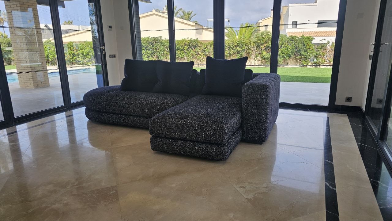Sofá con chaise longue en Valencia 12