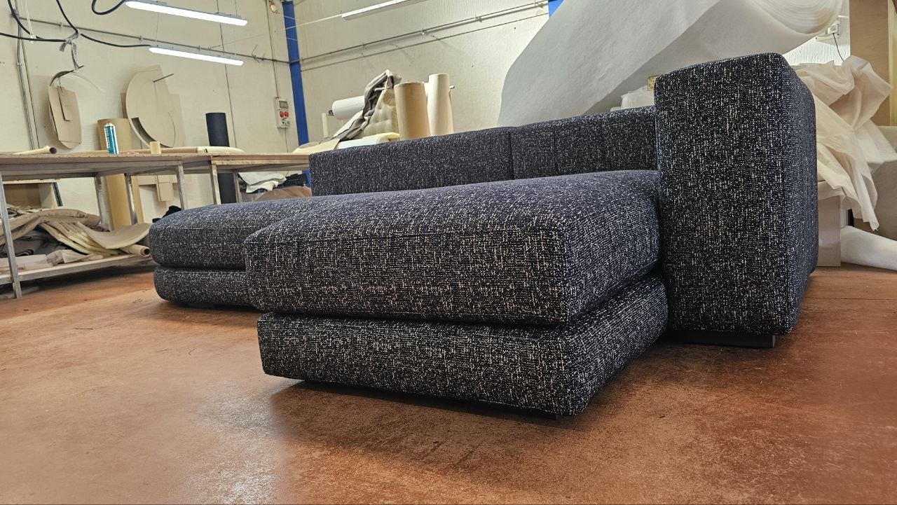 Sofá con chaise longue en Valencia 13